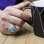 انگشتر فیروزه نیشابوری دست ساز نقره مردانه طرح قلم زنی فاخر شهاب - Image 4