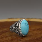 انگشتر فیروزه نیشابوری دست ساز نقره مردانه طرح قلم زنی فاخر هادی - Image 3