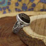 انگشتر عقیق سلیمانی نقره مردانه طرح اشکبوس - Image 2