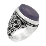 انگشتر عقیق کبود یمنی نقره مردانه دست ساز طرح قلم زنی پویا