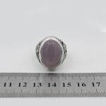 انگشتر عقیق کبود یمنی نقره مردانه دست ساز طرح قلم زنی پویا - Image 4