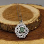 گردنبند زمرد زامبیا الماس تراش نقره زنانه طرح پوران - Image 2