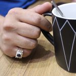 انگشتر یاقوت کبود الماس تراش نقره مردانه دست ساز طرح کامران - Image 4