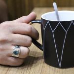 انگشتر توپاز الماس تراش نقره مردانه دست ساز طرح قلم زنی پارسا - Image 5