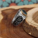 انگشتر توپاز الماس تراش نقره مردانه دست ساز طرح قلم زنی پارسا - Image 3