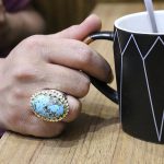 انگشتر فیروزه نیشابوری دست ساز نقره مردانه طرح آیینه کاری فاخر نادر - Image 5