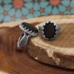 انگشتر ست عقیق مشکی نقره مردانه و زنانه طرح صبور + حرز امام جواد (ع) + آیت الکرسی - Image 3