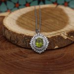 گردنبند زبرجد الماس تراش نقره زنانه طرح نفیسه - Image 2