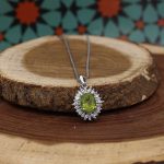 گردنبند زبرجد الماس تراش نقره زنانه طرح نیلوفر - Image 3