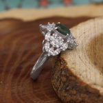 انگشتر زمرد الماس تراش نقره زنانه طرح سوگند - Image 2