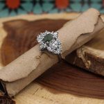 انگشتر زمرد الماس تراش نقره زنانه طرح سوگند - Image 3