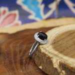 انگشتر عقیق مشکی نقره زنانه طرح پریچهر - Image 2