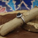 انگشتر عقیق مشکی نقره زنانه طرح پریچهر - Image 3