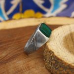 انگشتر عقیق سبز نقره دست ساز مردانه طرح فریبرز + حرز امام جواد (ع) - Image 2