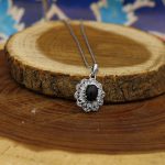 گردنبند عقیق مشکی نقره زنانه طرح سوسن - Image 2