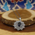 گردنبند یاقوت کبود الماس تراش نقره زنانه طرح سیمین - Image 2