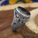 انگشتر گارنت نقره مردانه دست ساز طرح قلم زنی داوود - Image 2