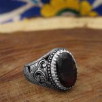 انگشتر گارنت نقره مردانه دست ساز طرح قلم زنی داوود - Image 3