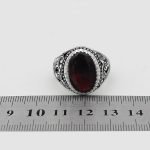 انگشتر گارنت نقره مردانه دست ساز طرح قلم زنی داوود - Image 4