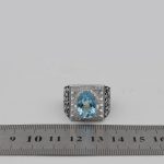 انگشتر توپاز الماس تراش نقره مردانه دست ساز طرح قلم زنی آراد - Image 4