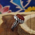 انگشتر عقیق سرخ یمنی نقره مردانه طرح هرمز - Image 3