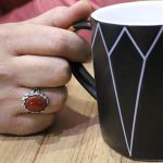 انگشتر عقیق سرخ یمنی نقره مردانه طرح هرمز - Image 4