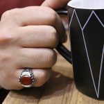 انگشتر عقیق سرخ یمنی نقره مردانه طرح سام - Image 4
