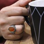 انگشتر عقیق سرخ یمنی نقره مردانه طرح سپند - Image 4