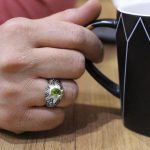 انگشتر زبرجد الماس تراش نقره مردانه دست ساز طرح قلم زنی مهراد - Image 4