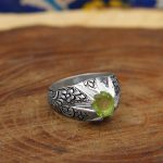 انگشتر زبرجد الماس تراش نقره مردانه دست ساز طرح قلم زنی پاشا - Image 2