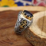 انگشتر یاقوت کبود الماس تراش نقره مردانه طرح پویا - Image 2