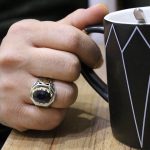 انگشتر یاقوت کبود الماس تراش نقره مردانه طرح ناصر - Image 4