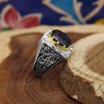 انگشتر یاقوت کبود الماس تراش نقره مردانه دست ساز طرح کارون - Image 2