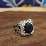 انگشتر یاقوت کبود الماس تراش نقره مردانه دست ساز طرح کارون - Image 3