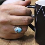 انگشتر فیروزه نیشابوری نقره مردانه دست ساز طرح آیینه کاری عارف - Image 4