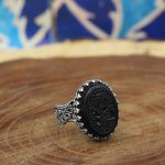 انگشتر عقیق مشکی نقره مردانه طرح اسد + حکاکی حسبی الله - Image 3