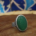 انگشتر عقیق سبز نقره مردانه طرح مظهر + حکاکی یا حسن جان (ع) - Image 2