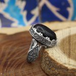 انگشتر عقیق مشکی نقره مردانه طرح آمر - Image 2