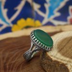 انگشتر عقیق سبز نقره مردانه طرح ارج - Image 3