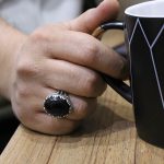 انگشتر عقیق مشکی نقره مردانه طرح جاوید - Image 4