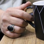 انگشتر عقیق مشکی نقره مردانه طرح سینا - Image 4