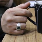 انگشتر زمرد الماس تراش نقره مردانه طرح یاسان - Image 4