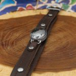 دستبند نقره چرم طبیعی طرح دولایه قهوه ای زنانه و مردانه با نگین حدید صینی + حکاکی - Image 3