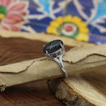 انگشتر عقیق سلیمانی نقره زنانه طرح رزمینا - Image 2