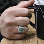 انگشتر زمرد الماس تراش نقره مردانه طرح دوران - Image 4