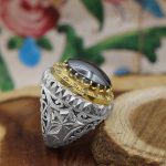 انگشتر دست ساز حدید صینی فاخر ایرانی اشکبوس با مخراجکاری 15 قطعه برلیان + حکاکی - Image 2