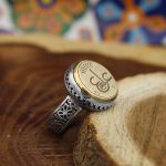انگشتر حرز امام جواد (ع) نقره مردانه و زنانه طرح دایره ای عین علی + تربت امام حسین (ع) - Image 2