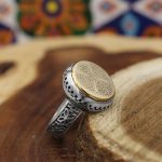انگشتر حرز امام جواد (ع) نقره مردانه و زنانه طرح دایره ای چهارقل + تربت امام حسین (ع) - Image 2