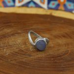 انگشتر عقیق کبود یمنی نقره زنانه طرح ماهک - Image 2