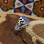 انگشتر عقیق کبود یمنی نقره مردانه دست ساز طرح سجاد - Image 3